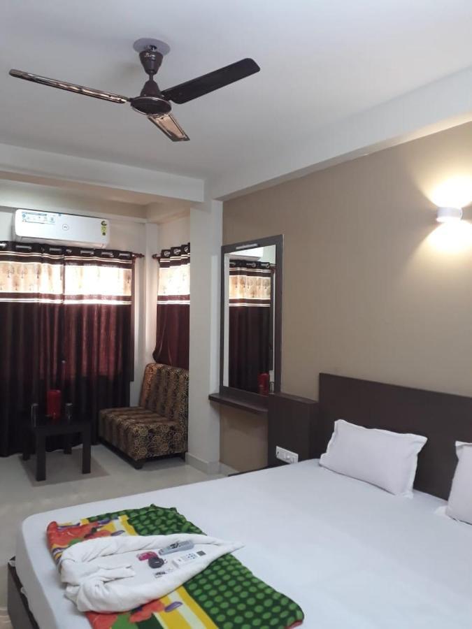 Goroomgo Hotel Uk Palace Puri Esterno foto