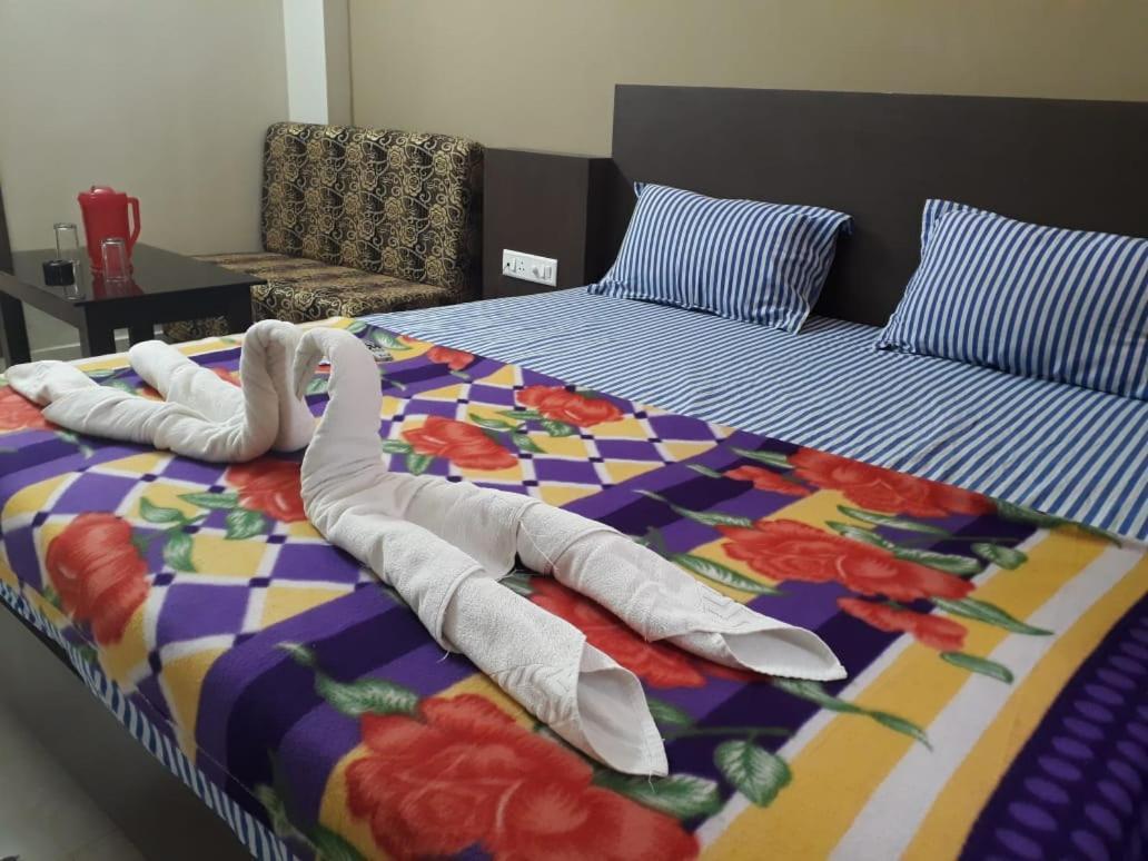 Goroomgo Hotel Uk Palace Puri Esterno foto