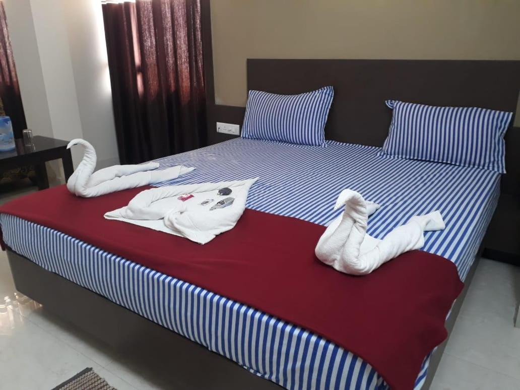 Goroomgo Hotel Uk Palace Puri Esterno foto