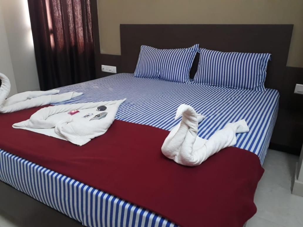 Goroomgo Hotel Uk Palace Puri Esterno foto