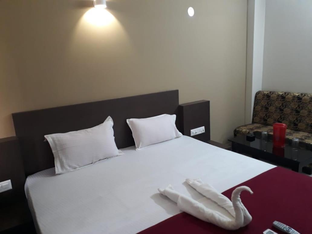 Goroomgo Hotel Uk Palace Puri Esterno foto