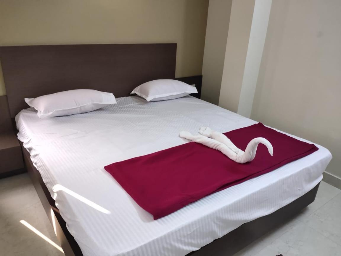 Goroomgo Hotel Uk Palace Puri Esterno foto