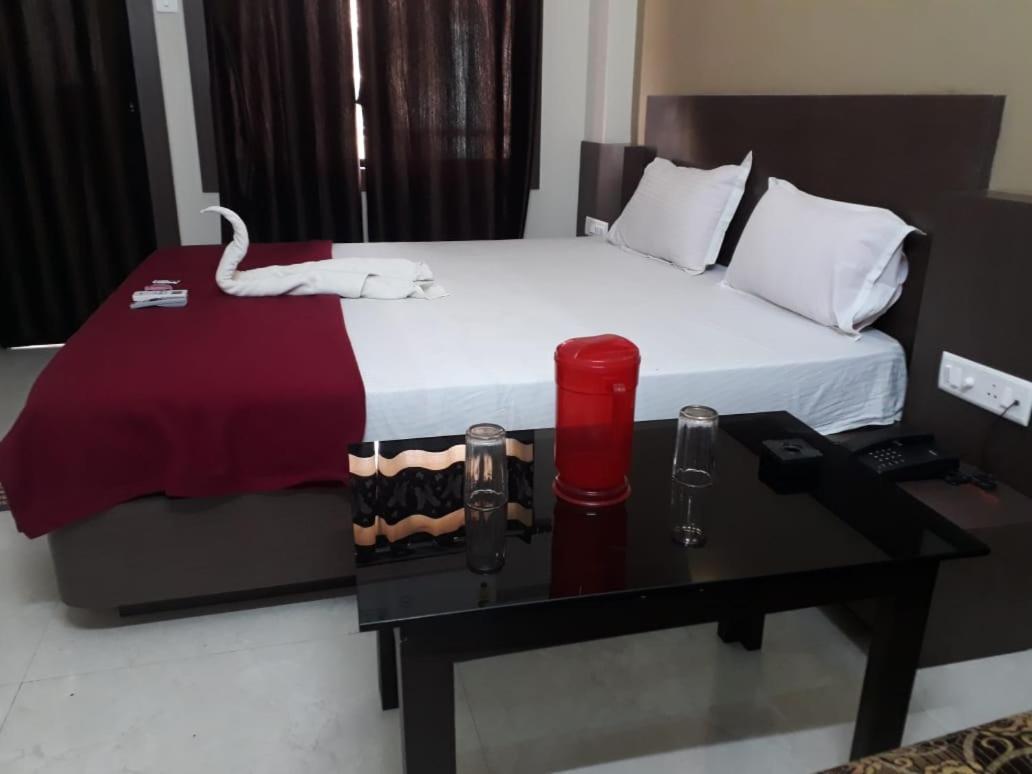 Goroomgo Hotel Uk Palace Puri Esterno foto