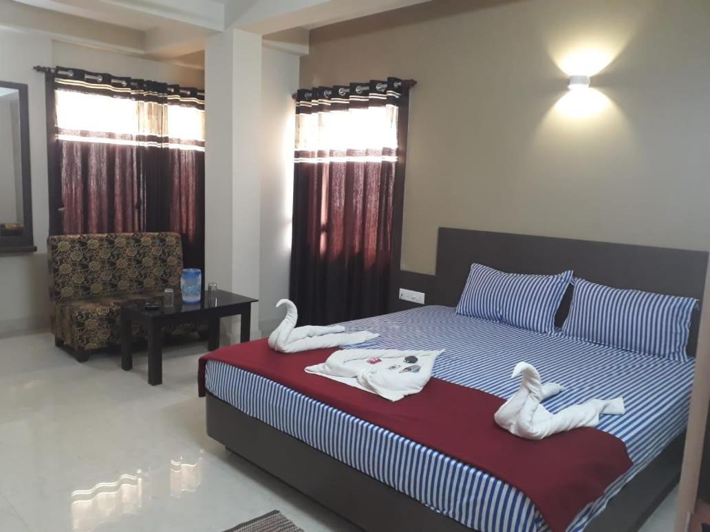 Goroomgo Hotel Uk Palace Puri Esterno foto